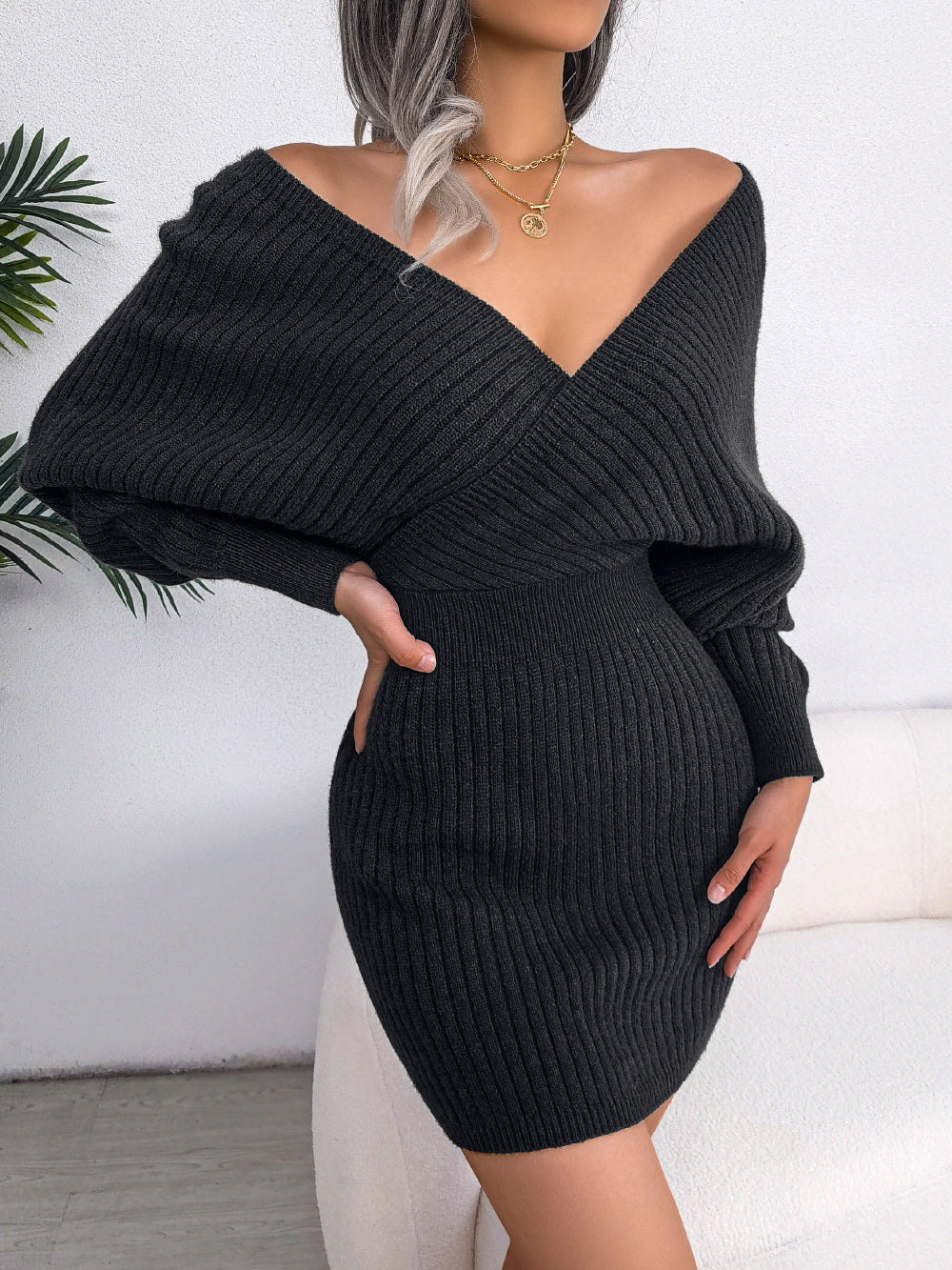 V-neck bat bag buttocks sweater dress