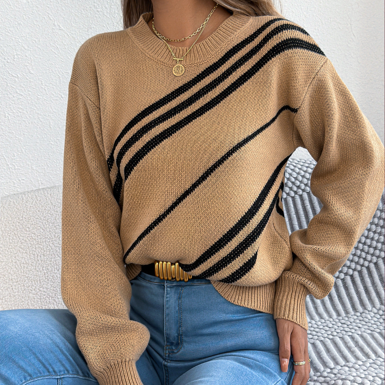 Striped round neck lantern long sleeved pullover sweater